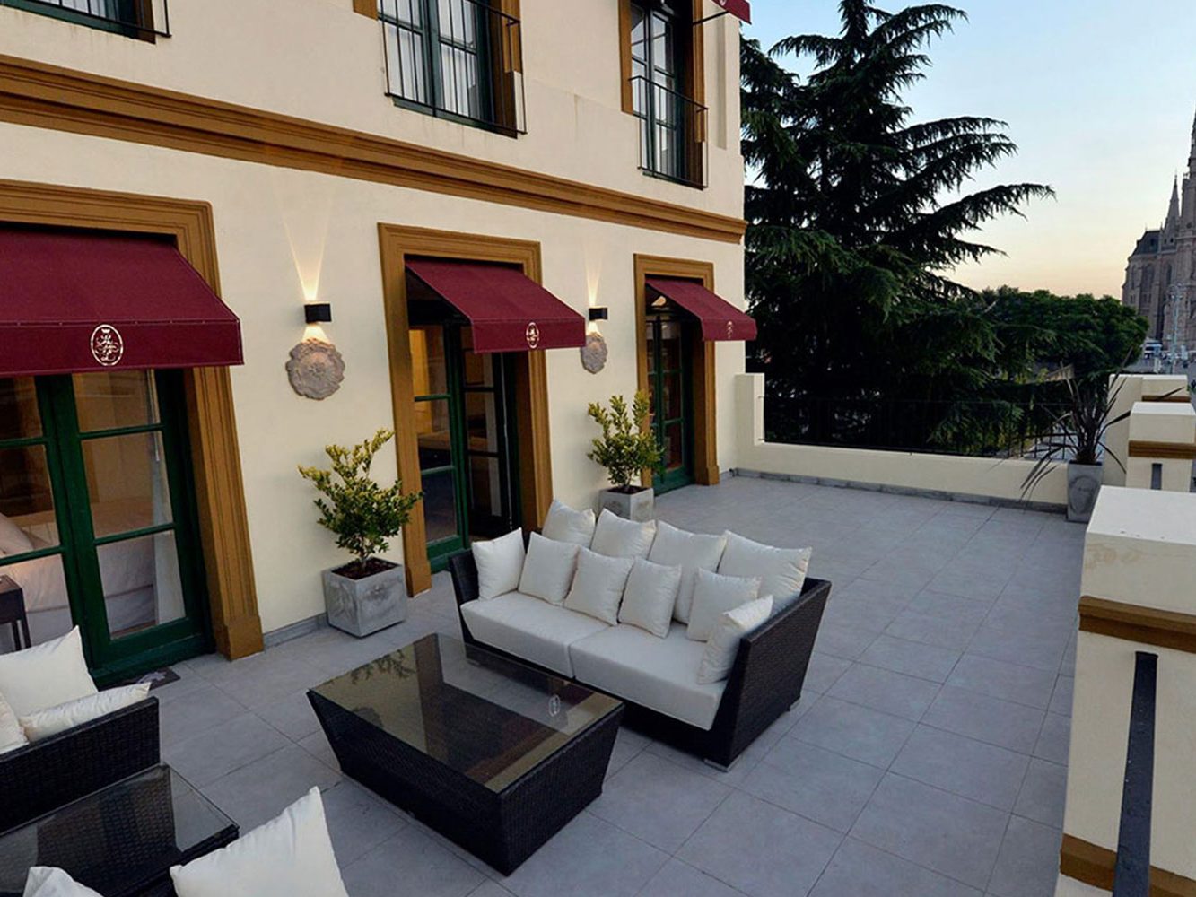 01_slider-real-hotel-lujan